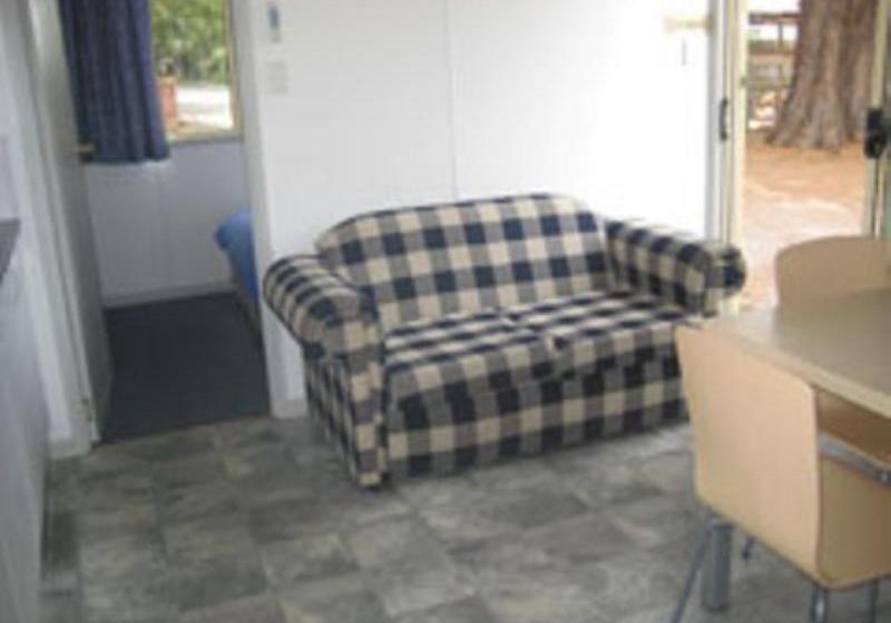 Отель Sheffield Cabins & Apartments