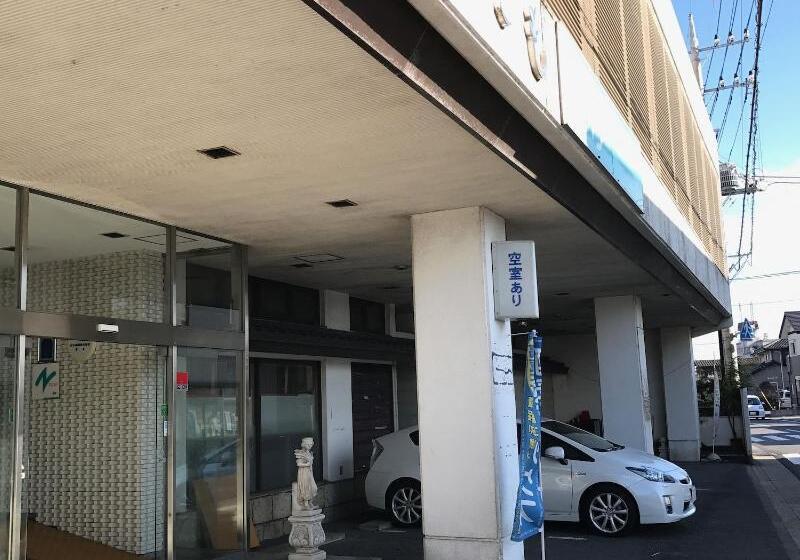 בית מלון כפרי Shin Makomo