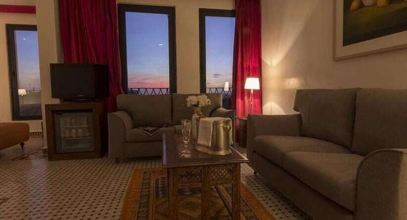 Отель Soundouss