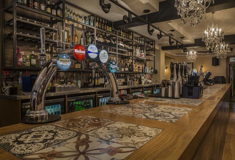 The Golden Lion Hotel, St Ives, Cambridgeshire