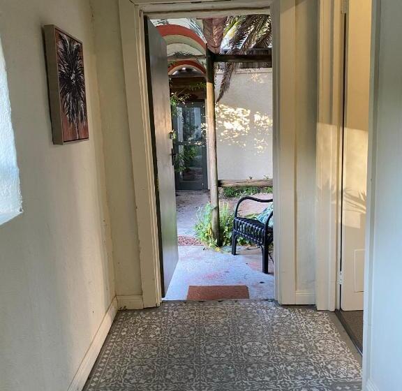 בית מלון כפרי The Old Butter Factory At Springhurst Estate