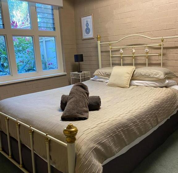 בית מלון כפרי The Old Butter Factory At Springhurst Estate