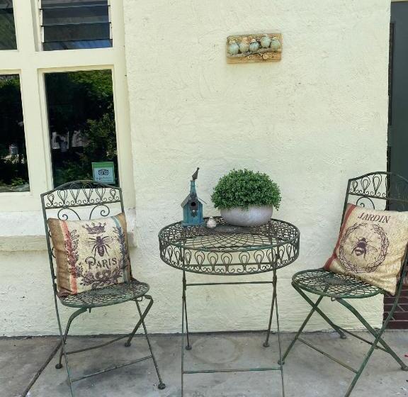 בית מלון כפרי The Old Butter Factory At Springhurst Estate