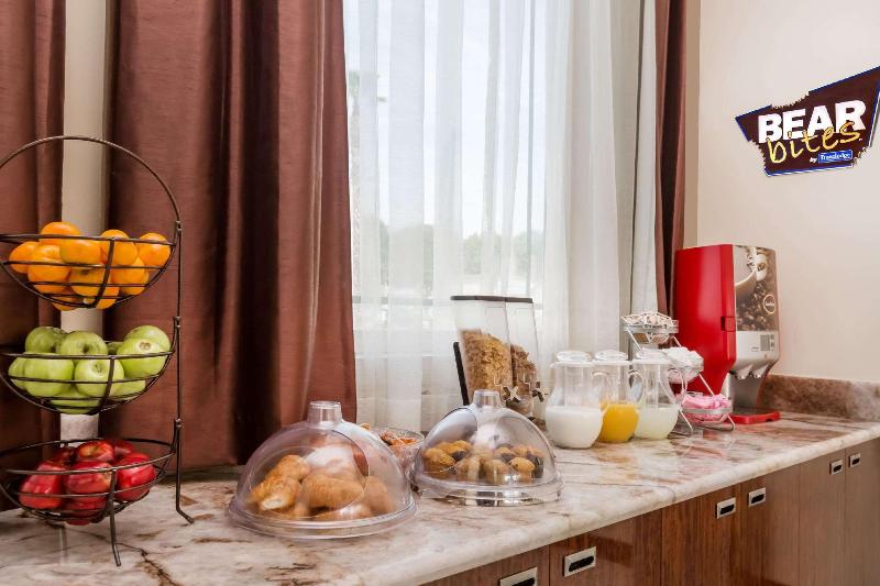 בית מלון כפרי Travelodge Inn & Suites By Wyndham Bell Los Angeles Area