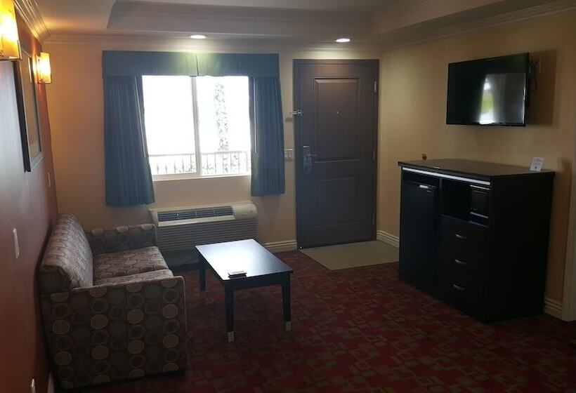 בית מלון כפרי Travelodge Inn & Suites By Wyndham Bell Los Angeles Area