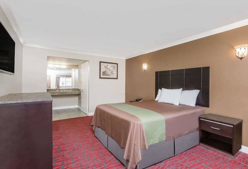 בית מלון כפרי Travelodge Inn & Suites By Wyndham Bell Los Angeles Area