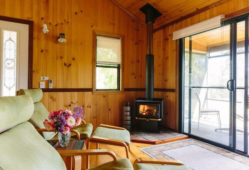 Отель Tuckeroo Cottages & Gardens