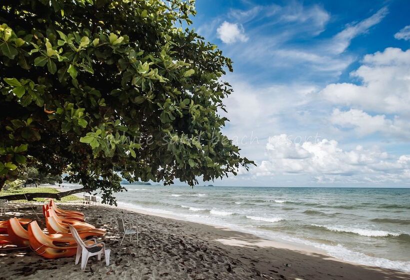 Отель White Sand Beach Resort