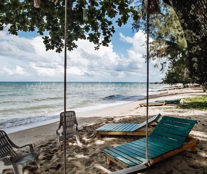 Отель White Sand Beach Resort