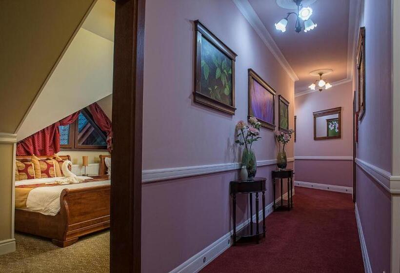 Отель Winter & Summer Resort