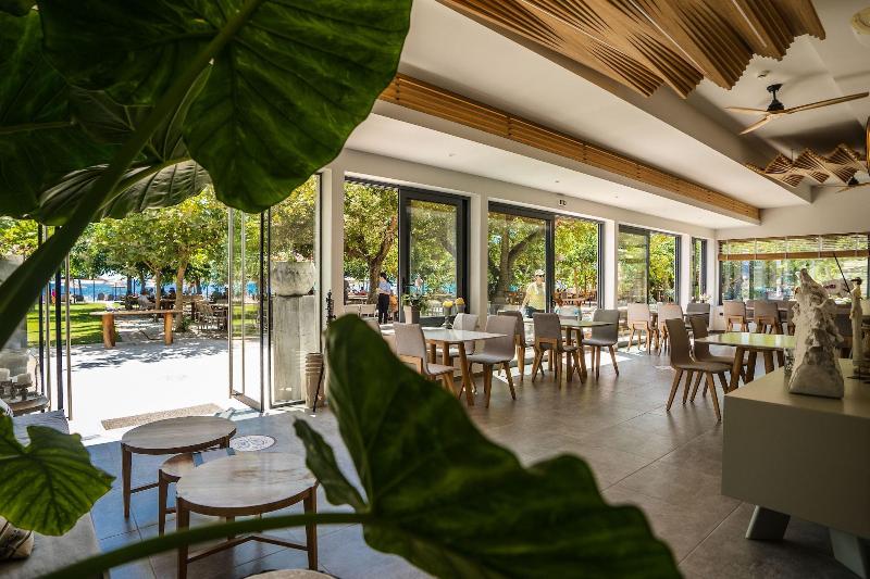 בית מלון כפרי Zoe Seaside Resort