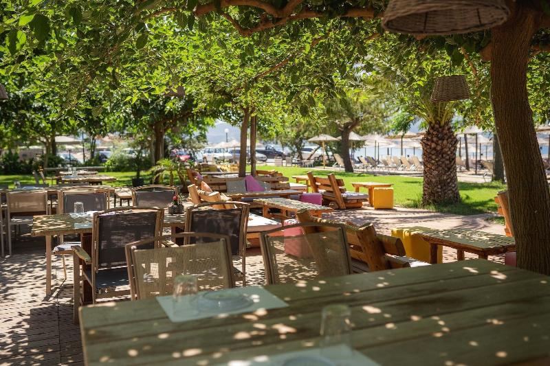 בית מלון כפרי Zoe Seaside Resort