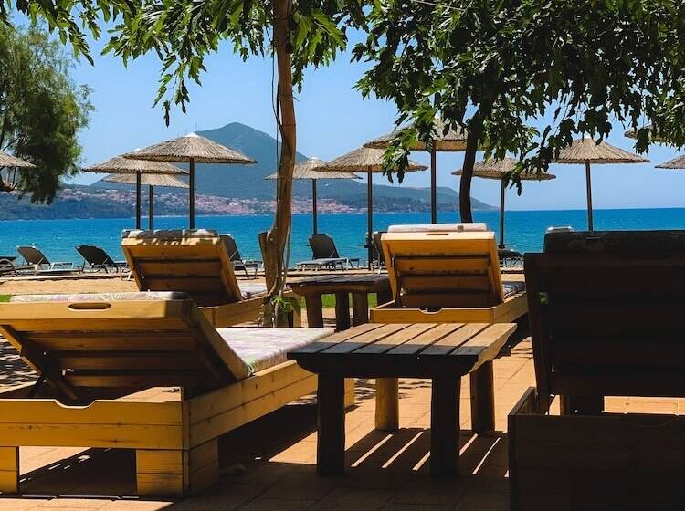 בית מלון כפרי Zoe Seaside Resort