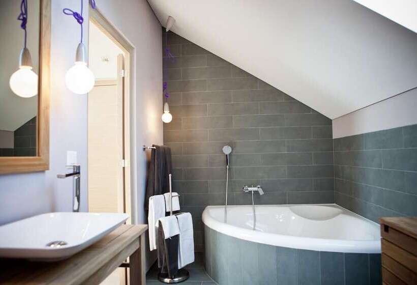 Le Coq Chantant B&b And Boutique