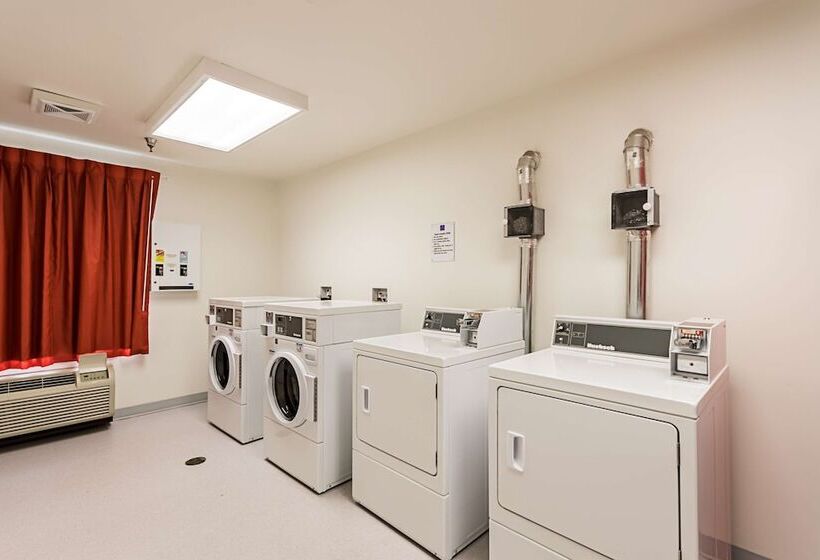 Motel 6 Moosomin, Sk