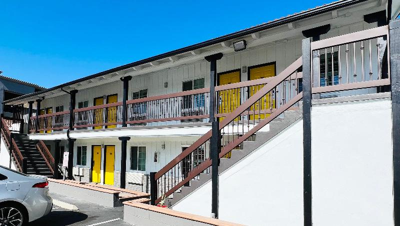 فندق على الطريق Escondido Inn