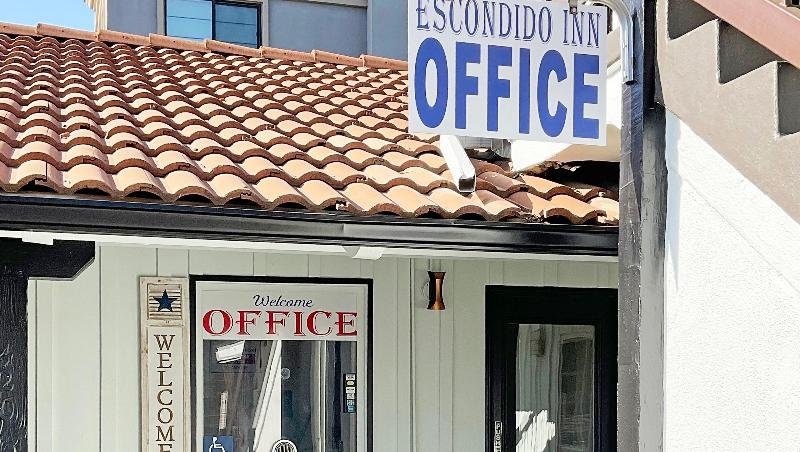 فندق على الطريق Escondido Inn