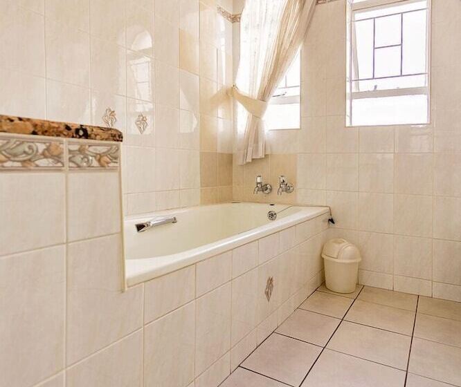 פנסיון Bay Tree Guest House