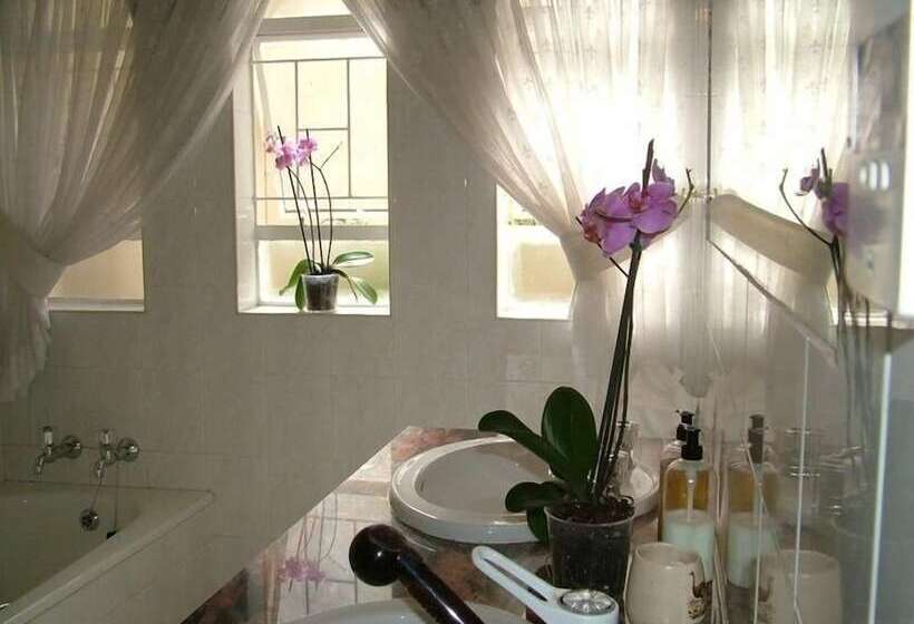 פנסיון Bay Tree Guest House