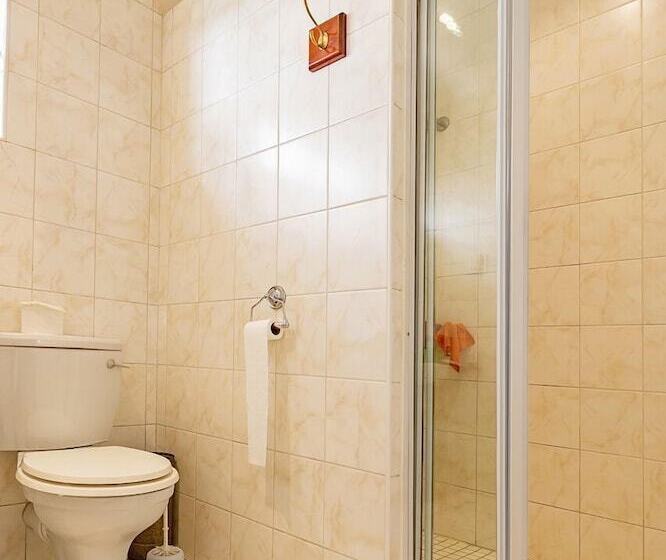 פנסיון Bay Tree Guest House