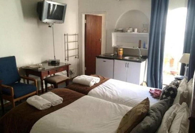 פנסיון Bay Tree Guest House