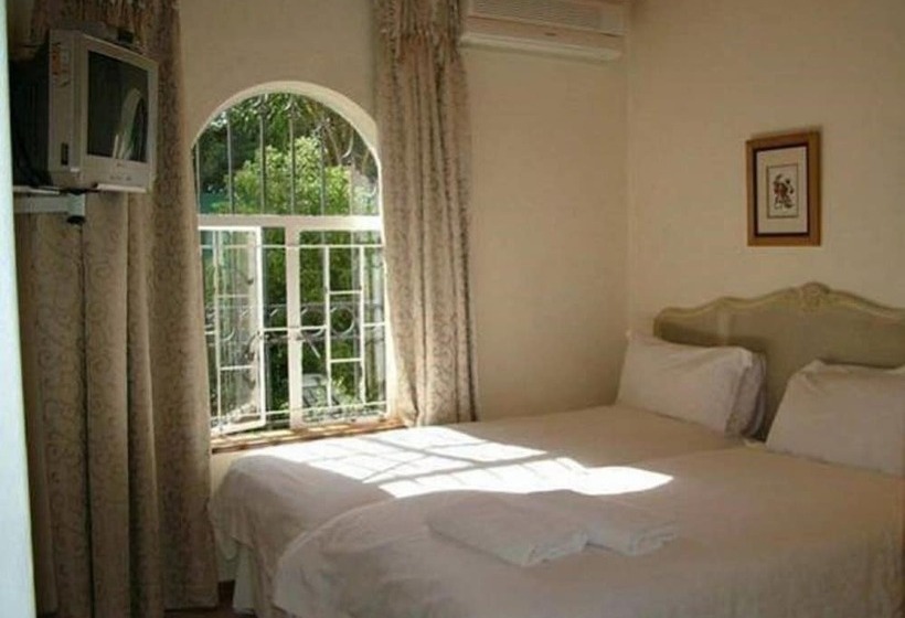 פנסיון Bay Tree Guest House