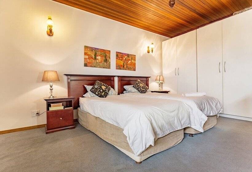 פנסיון Bay Tree Guest House