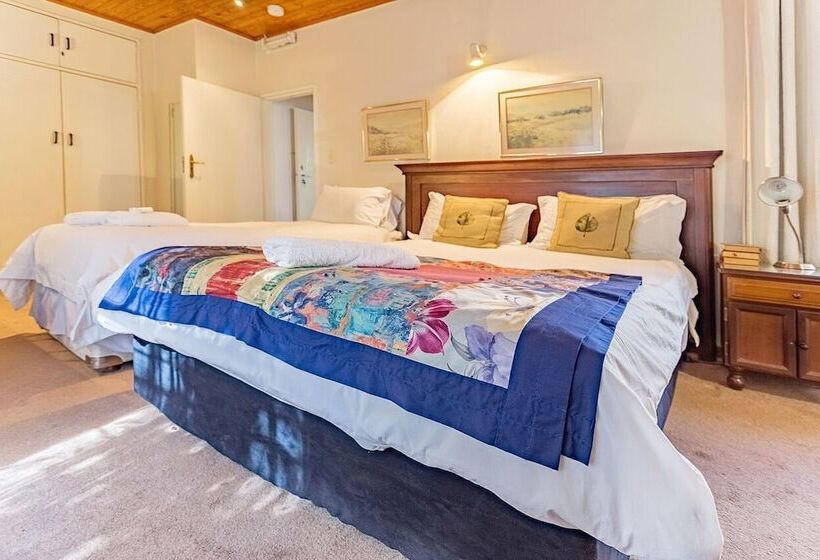 פנסיון Bay Tree Guest House