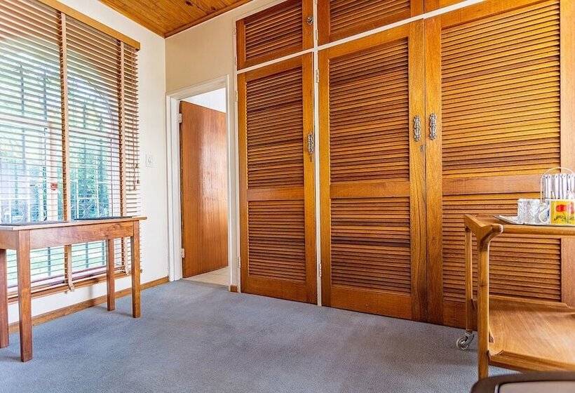 פנסיון Bay Tree Guest House