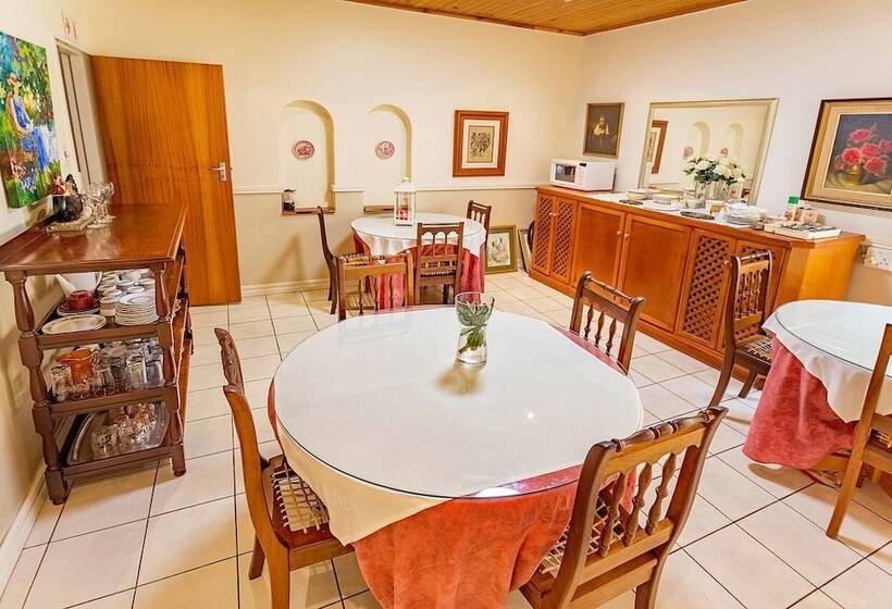 פנסיון Bay Tree Guest House