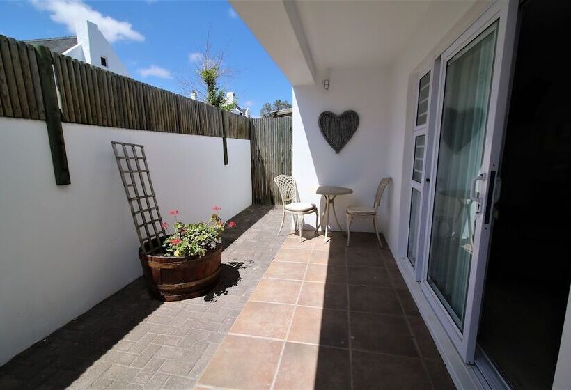 بنسيون Baywatch Guest House