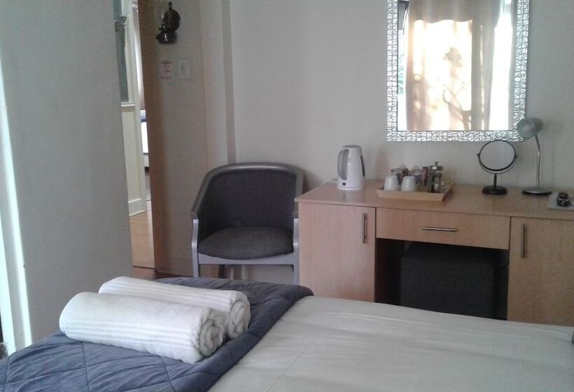 ペンション Leeuwenzee Guesthouse