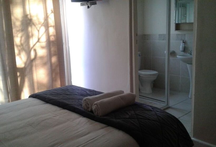 ペンション Leeuwenzee Guesthouse