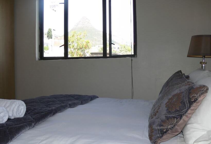 ペンション Leeuwenzee Guesthouse