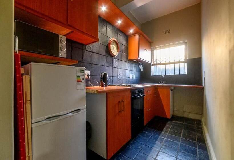 ペンション Leeuwenzee Guesthouse