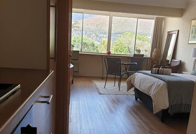 ペンション Leeuwenzee Guesthouse