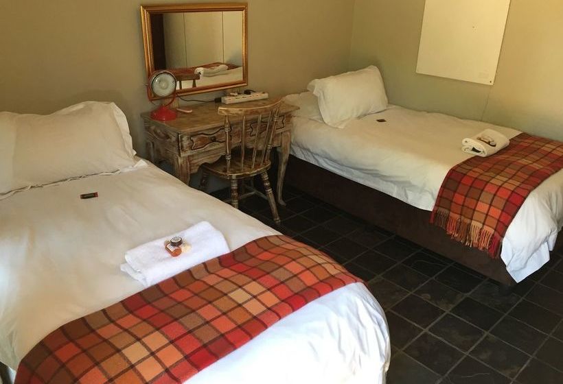 Пансион Travellers Nest Guesthouse