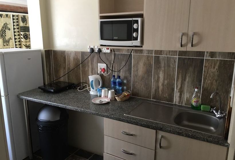 Пансион Travellers Nest Guesthouse