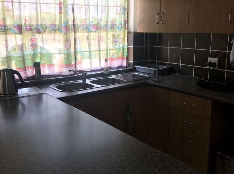 Пансион Travellers Nest Guesthouse