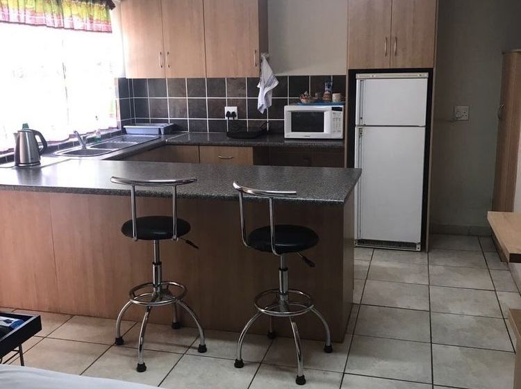 Пансион Travellers Nest Guesthouse