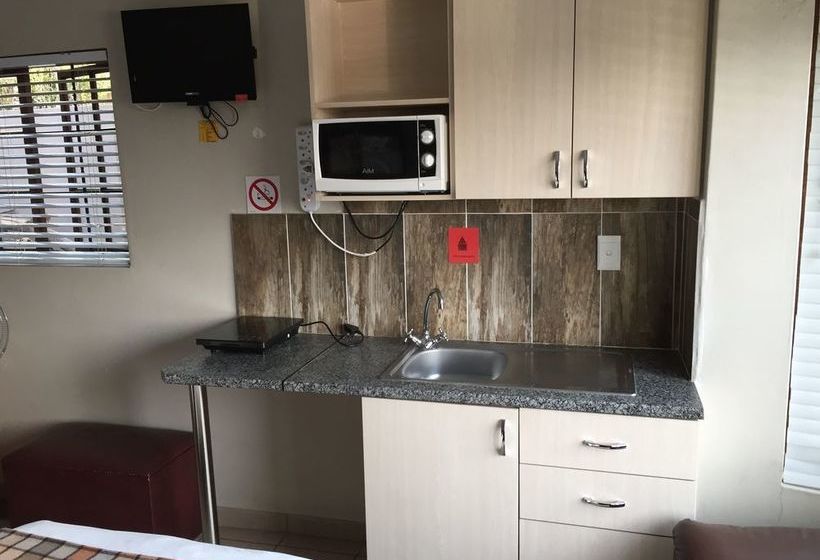 Пансион Travellers Nest Guesthouse