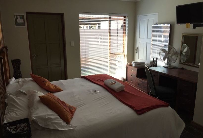 Пансион Travellers Nest Guesthouse