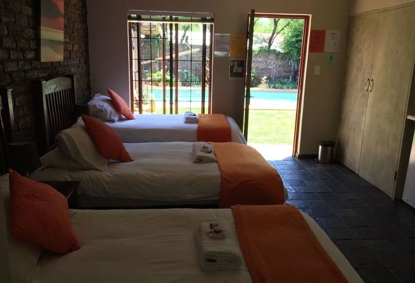 Пансион Travellers Nest Guesthouse