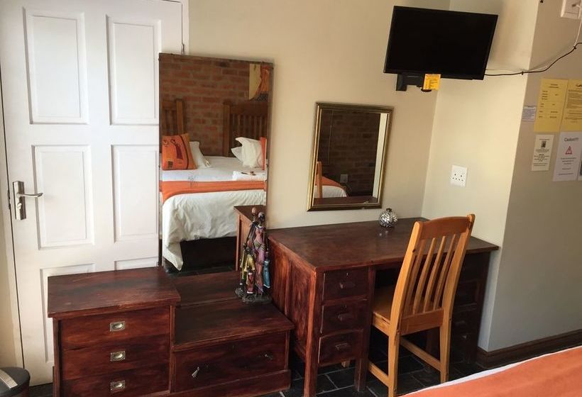 Пансион Travellers Nest Guesthouse