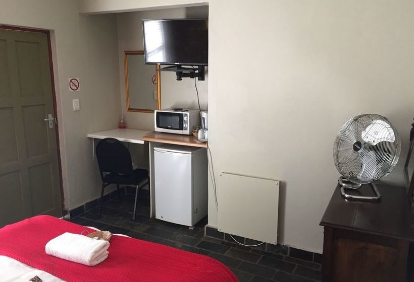 Пансион Travellers Nest Guesthouse