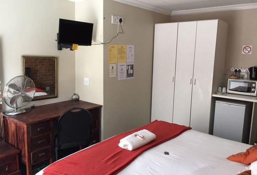 Пансион Travellers Nest Guesthouse