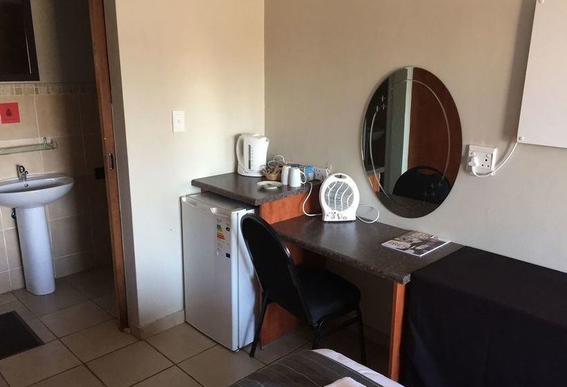 Пансион Travellers Nest Guesthouse