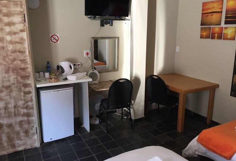 Пансион Travellers Nest Guesthouse