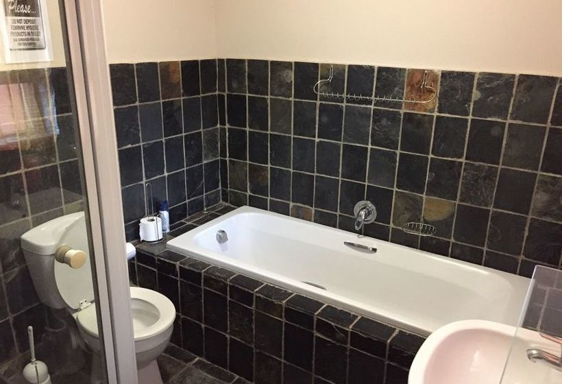 Пансион Travellers Nest Guesthouse