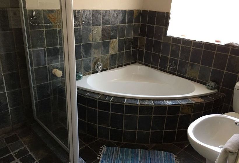 Пансион Travellers Nest Guesthouse